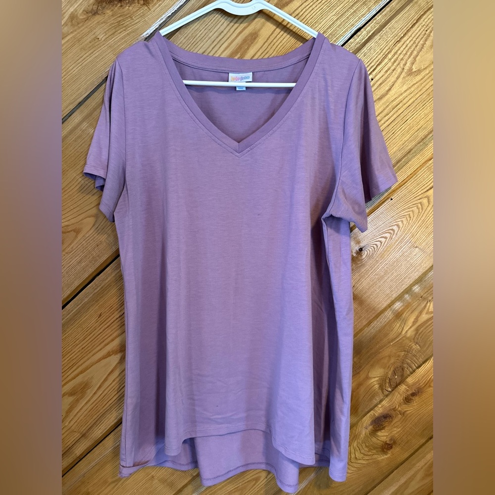 LuLaRoe womens v neck top size XL